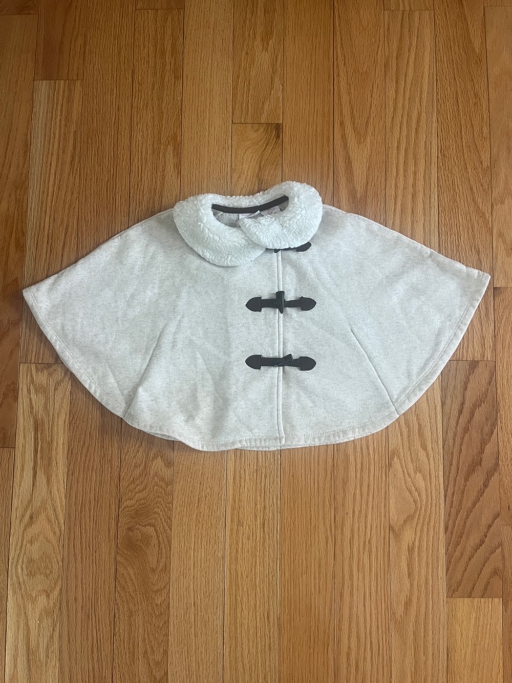 Savannah Cream Cape with Faux Fur Collar and 3 Toggle Closures. Size 3T